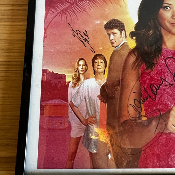 Framed “Jane the Virgin” Cast Photo Signed Gina Rodriguez & Cast TV Memorabilia - Picture 6 of 7